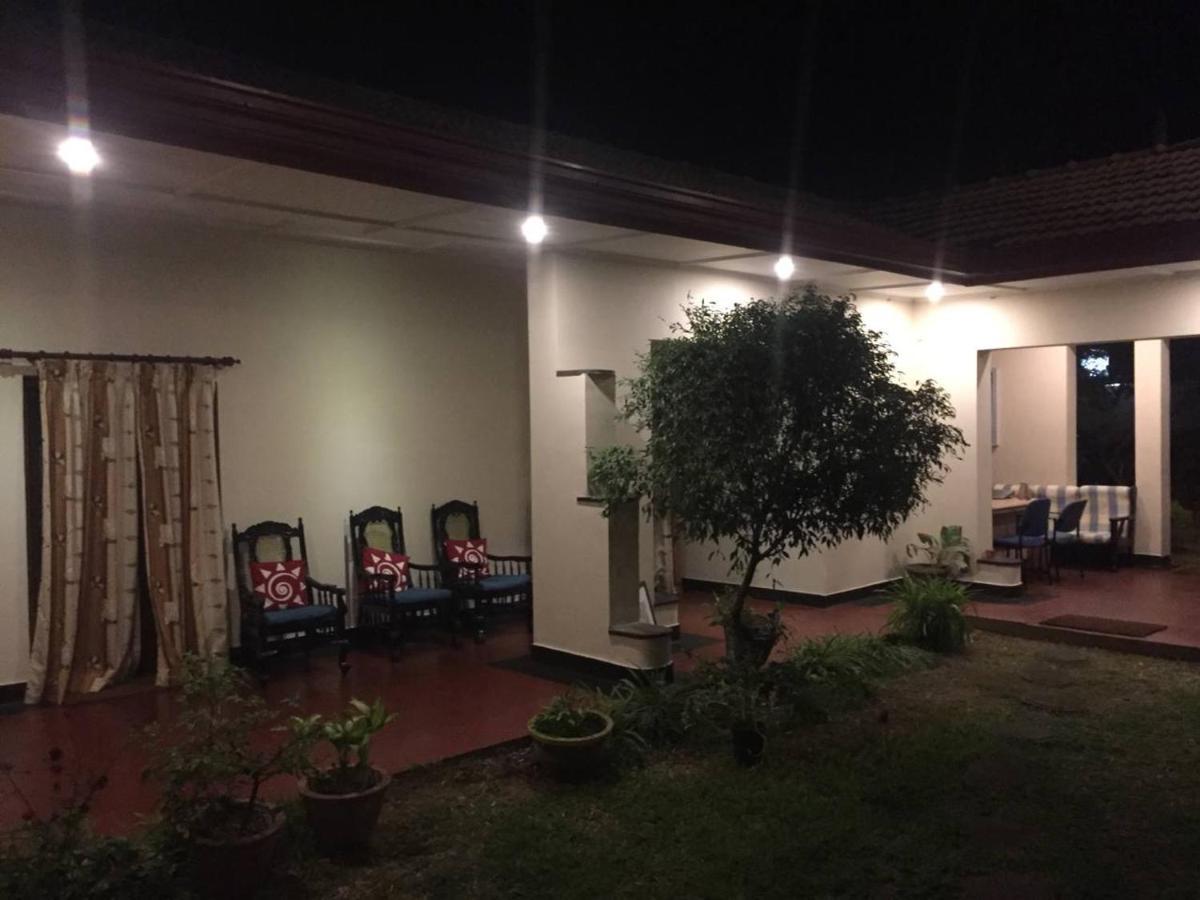 Hotel Shalini Anuradhapura Eksteriør bilde