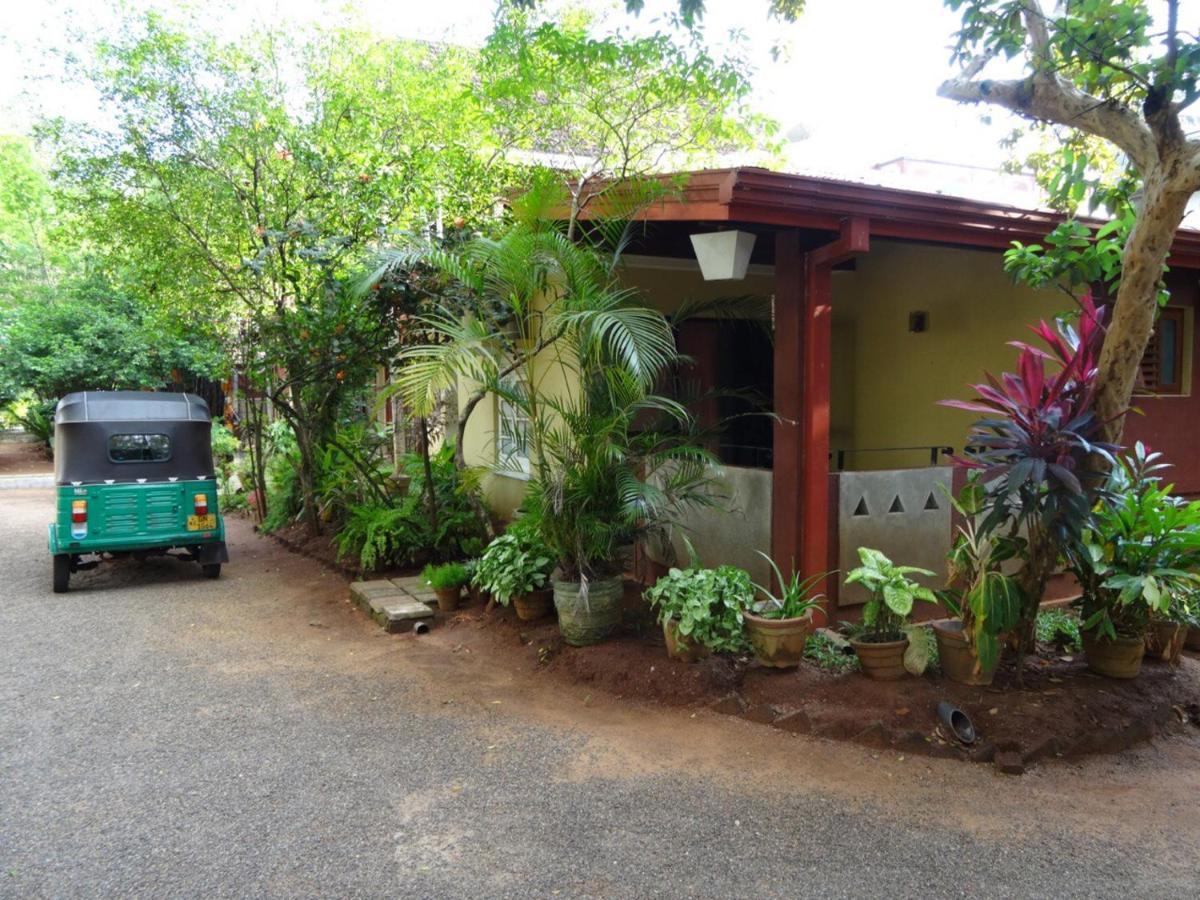 Hotel Shalini Anuradhapura Eksteriør bilde