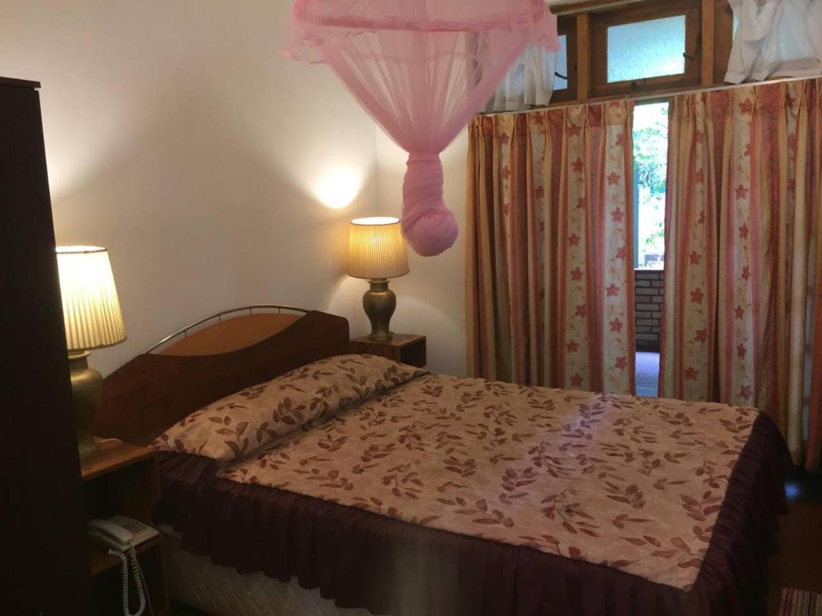Hotel Shalini Anuradhapura Eksteriør bilde
