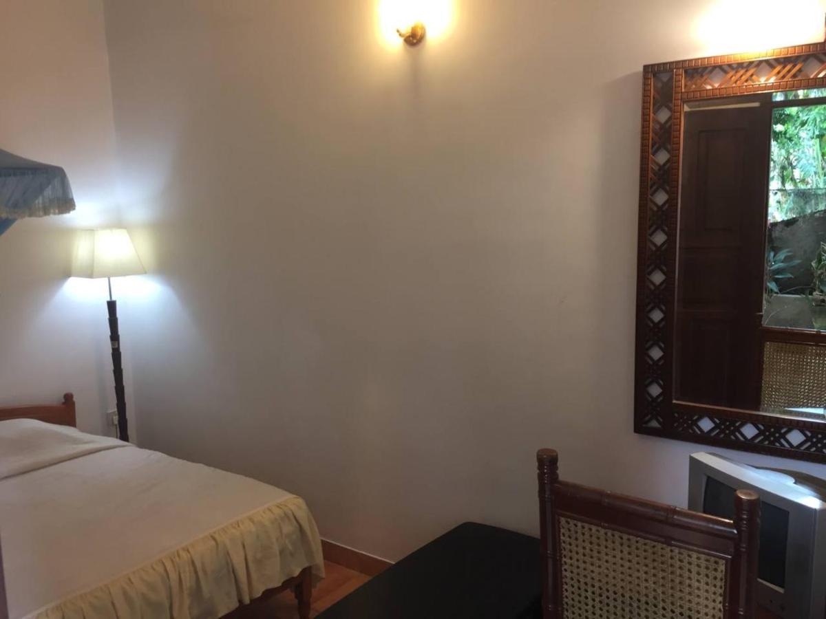 Hotel Shalini Anuradhapura Eksteriør bilde