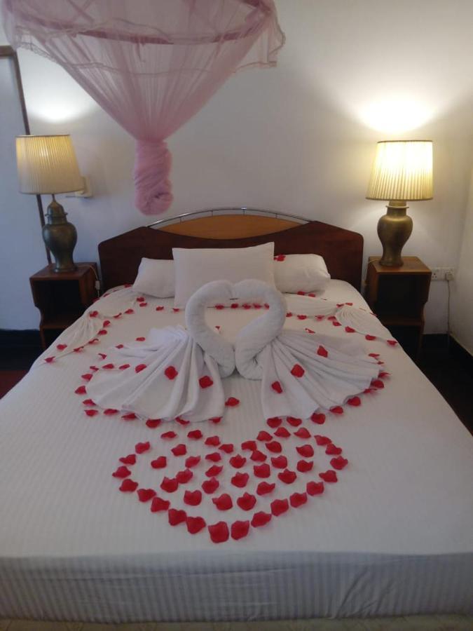 Hotel Shalini Anuradhapura Eksteriør bilde